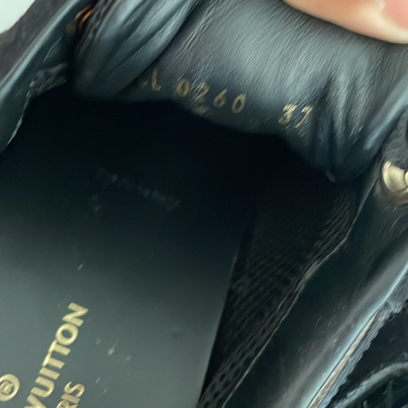 Excellent condition Louie Vuitton sneakers size 7 - Picture 4 of 9